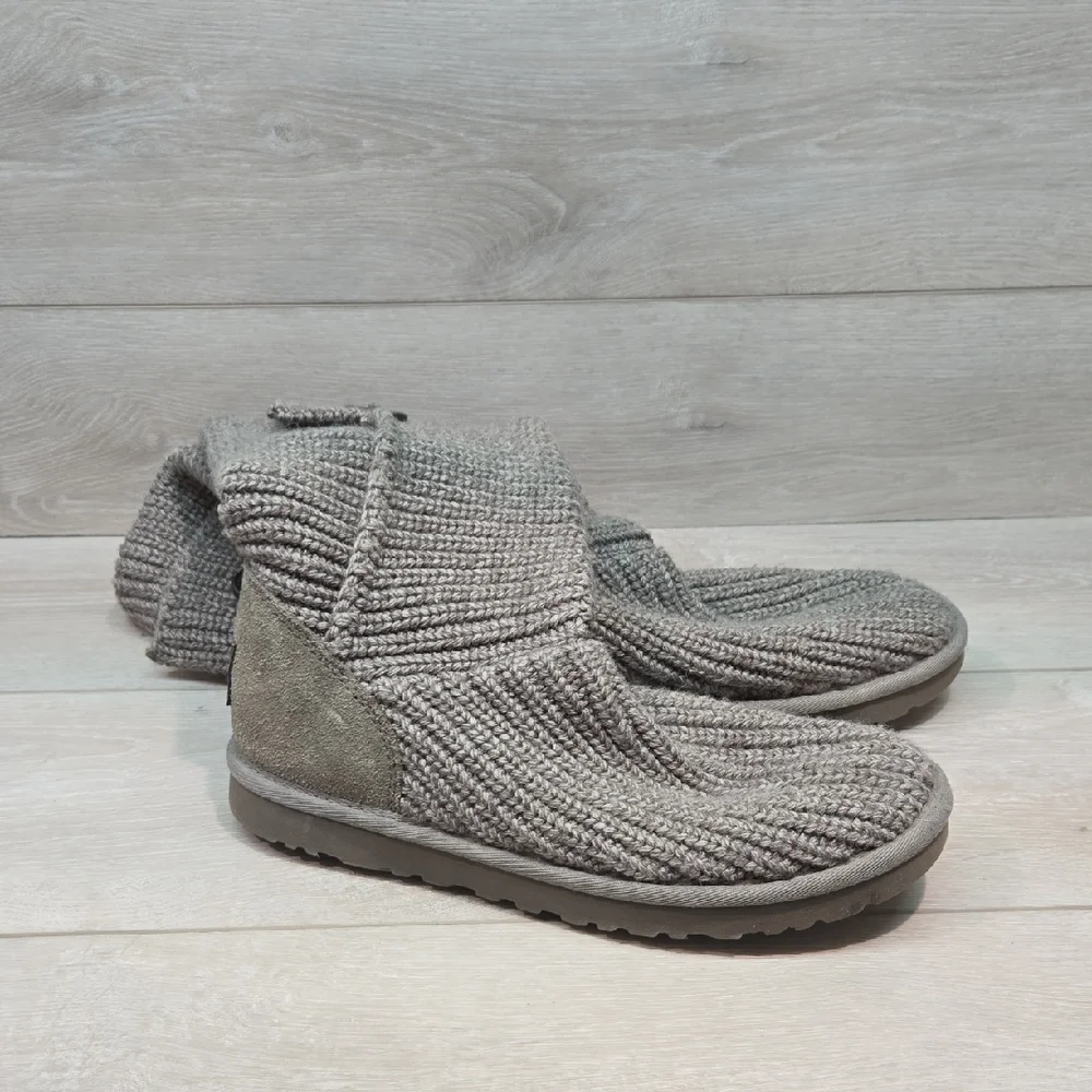 Ugg Australia Women Cozy Sweater Tall 3 Buttons Knit Ankle Boots Shoes Sz 9